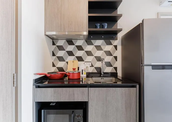 Center-thong Lo-rca-high-rise One-bedroom Apartment Bangkok